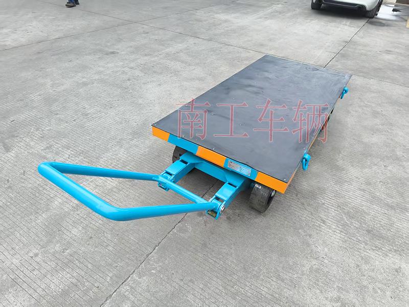 3吨小型英亚在线平台（中国）官网 带橡胶垫工具车