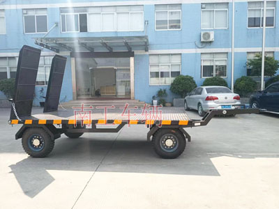 3吨带爬梯工业牵引英亚在线平台（中国）官网4I.jpg