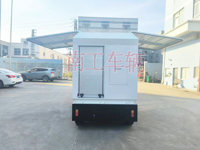 2吨电动英亚在线平台（中国）官网 飞翼箱式工具拖车I.jpg