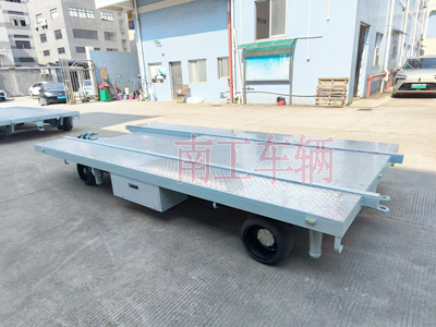 船体艉段运输英亚在线平台（中国）官网4I.jpg